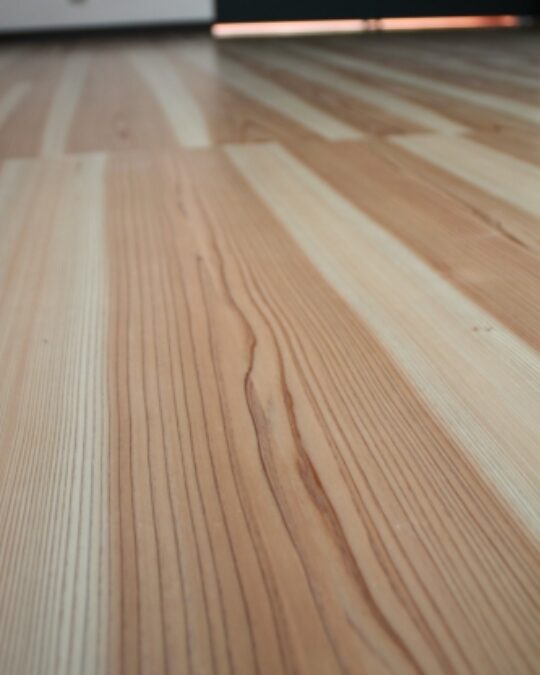 杉の床材